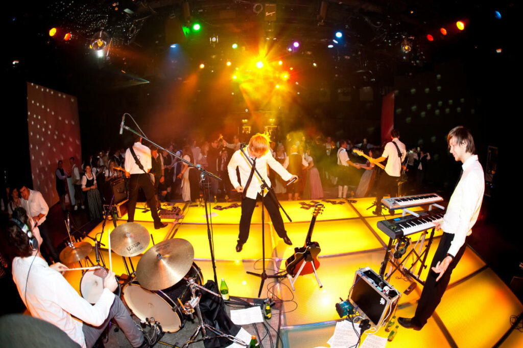 Studio44 Wien - GRANDMAs CHOCOLATE CAKE - Funky Monkey Friends